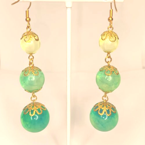 Boucles d'oreilles boules de résines vertes